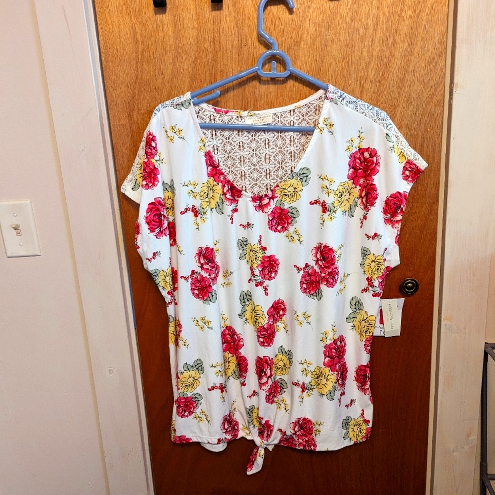 3xl tie front lace back short sleeve top- Bobbie Brooks